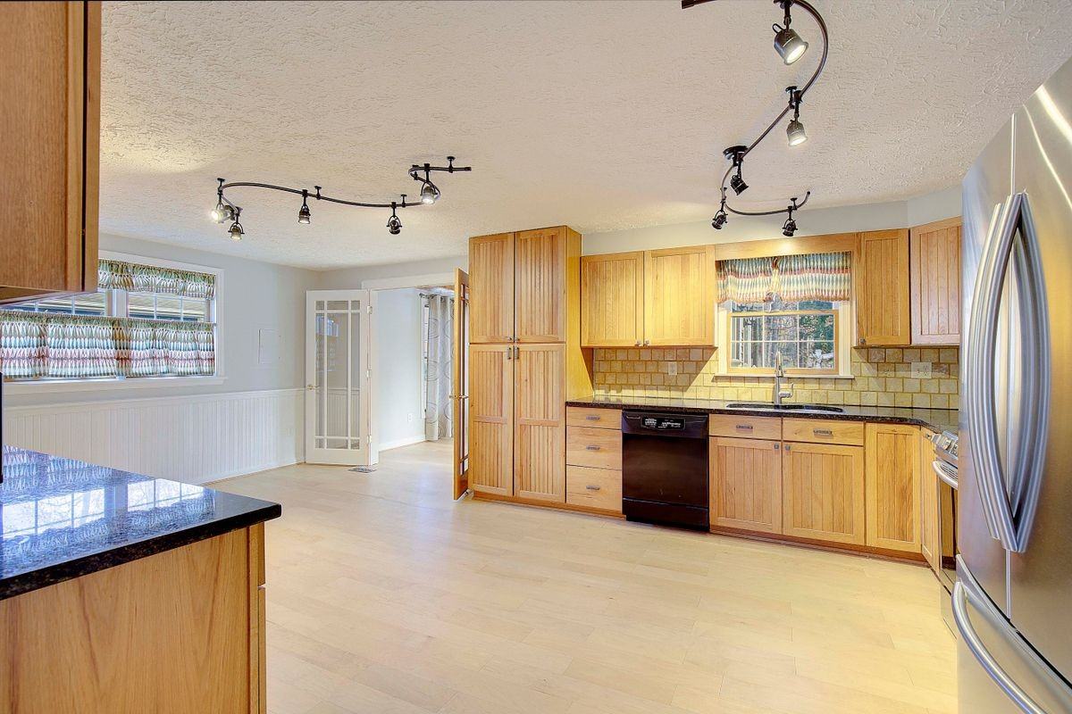 804 Mason Rd - Photo 3 of 44