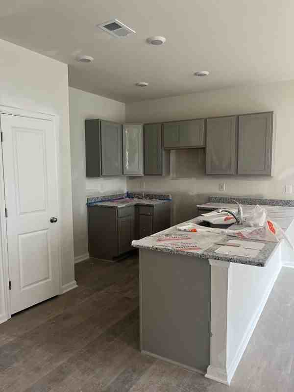 553 Norwood Dr - Photo 2 of 3