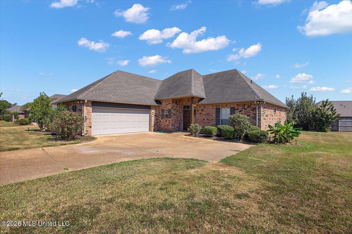 1022 Trinity Dr - Photo 3 of 31