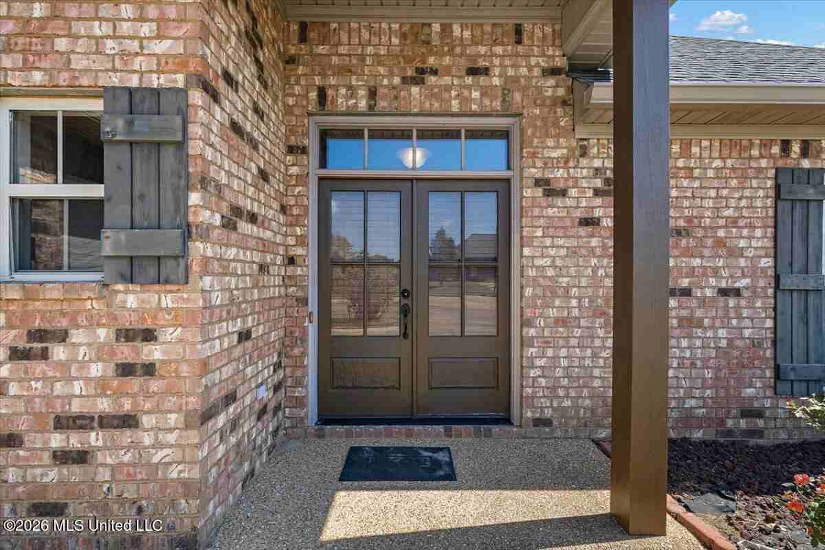 1022 Trinity Dr - Photo 4 of 31