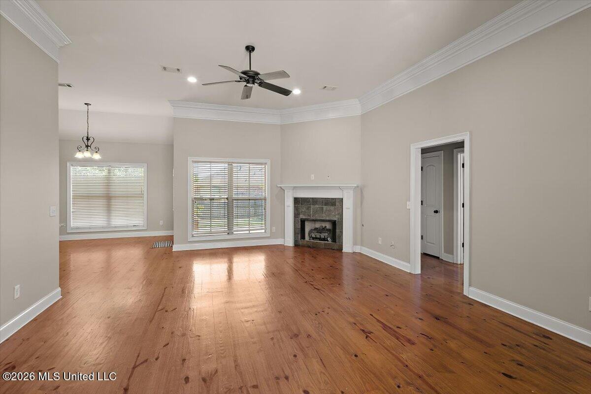 1022 Trinity Dr - Photo 6 of 31