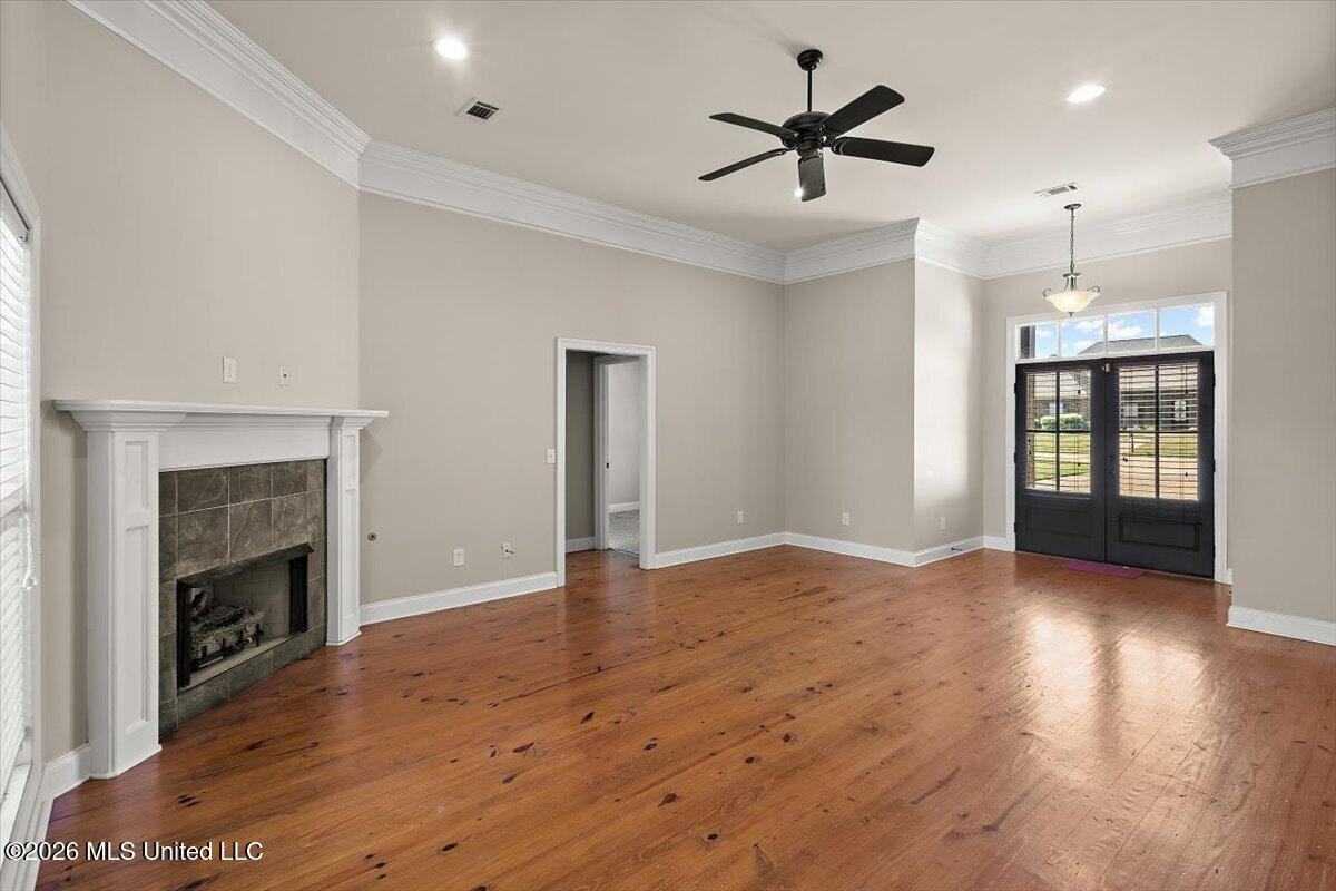 1022 Trinity Dr - Photo 7 of 31
