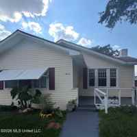 featured image of 2216 Kelly Ave