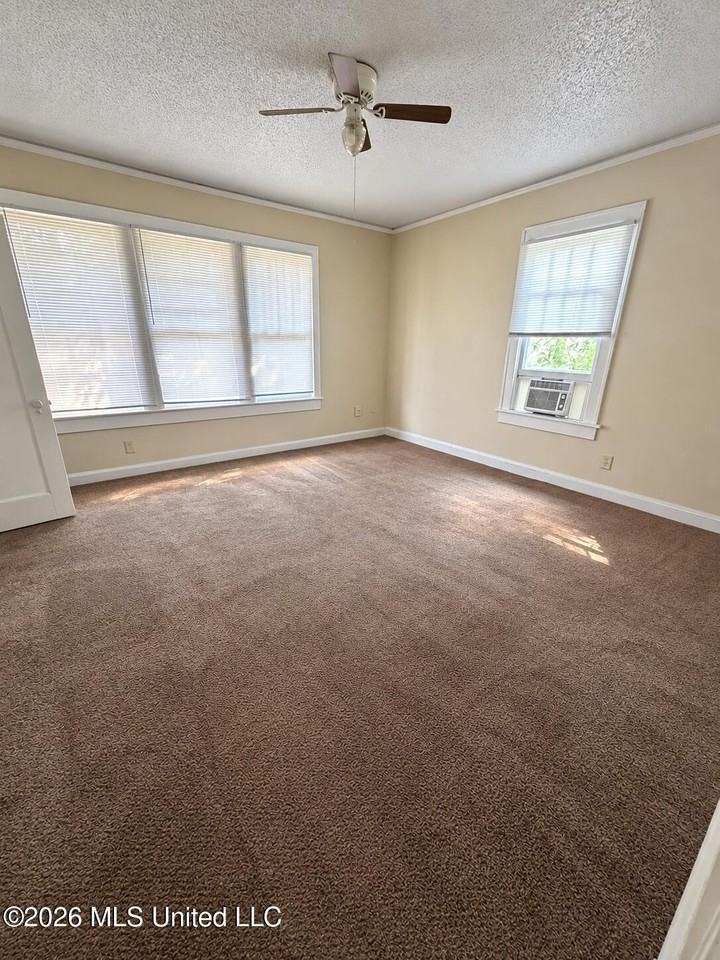 2216 Kelly Ave - Photo 7 of 11