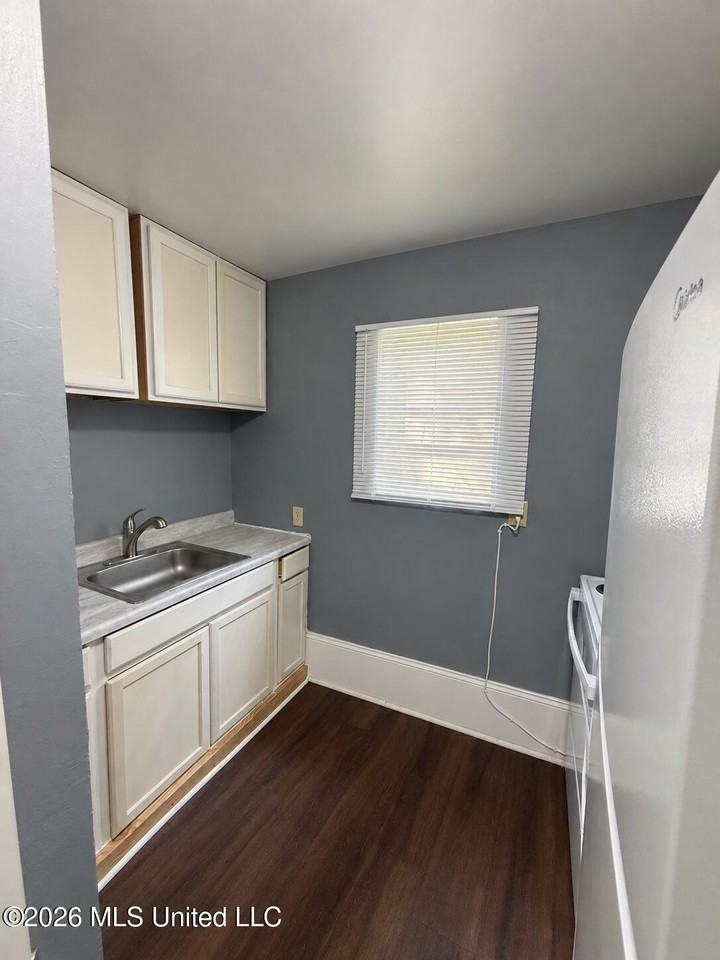 2234 5th Ave - Photo 3 of 6