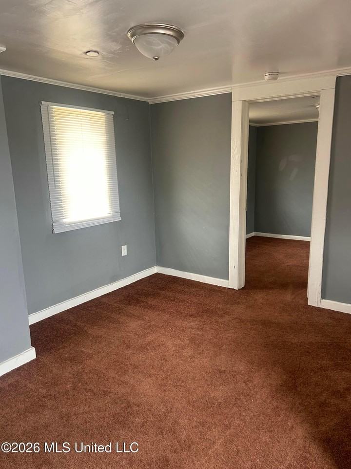 2524 28th St - Photo 2 of 5
