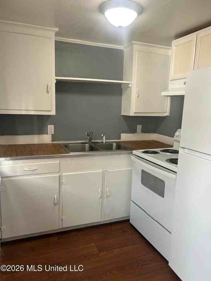 2524 28th St - Photo 3 of 5