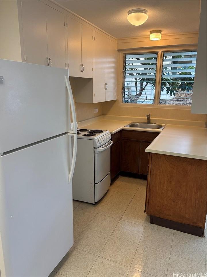 1249 Matlock Ave #A - Photo 3 of 10