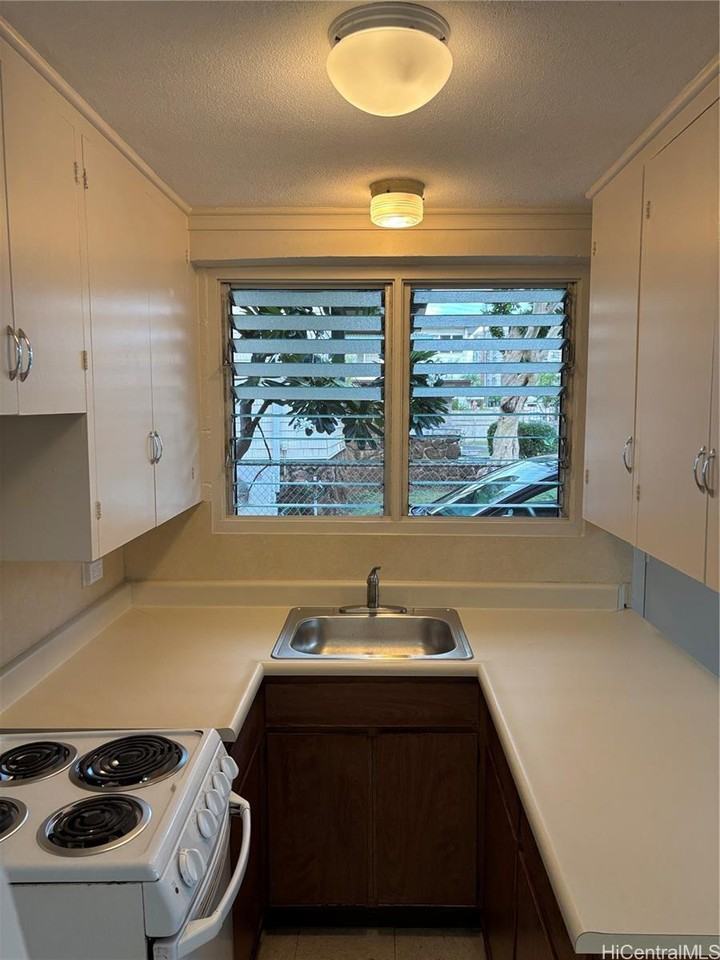 1249 Matlock Ave #A - Photo 5 of 10