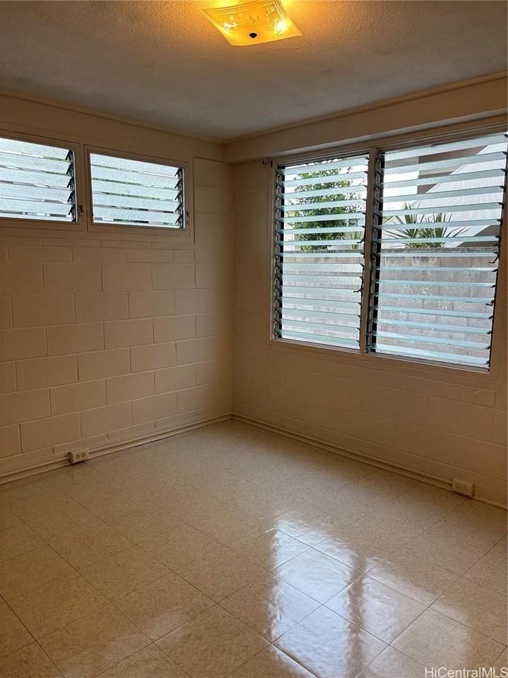 1249 Matlock Ave #A - Photo 6 of 10