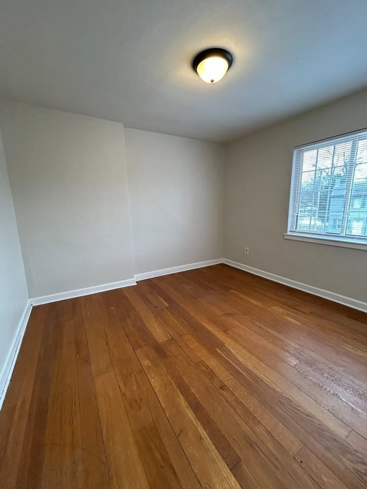 418 Marshall Walk - Photo 3 of 7