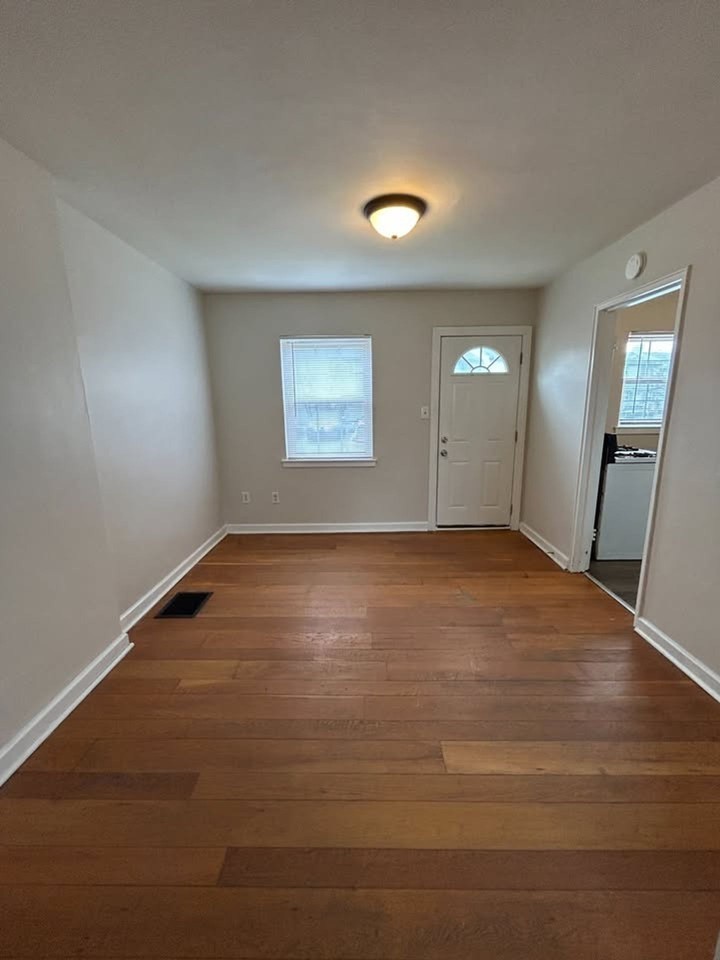 418 Marshall Walk - Photo 4 of 7