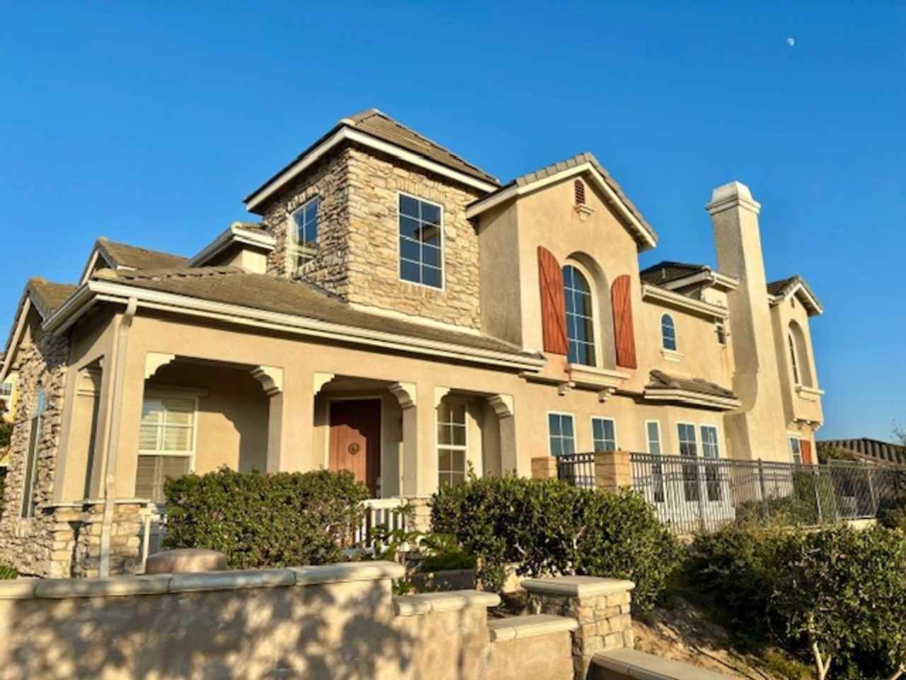6294 Canary St - Photo 2 of 49