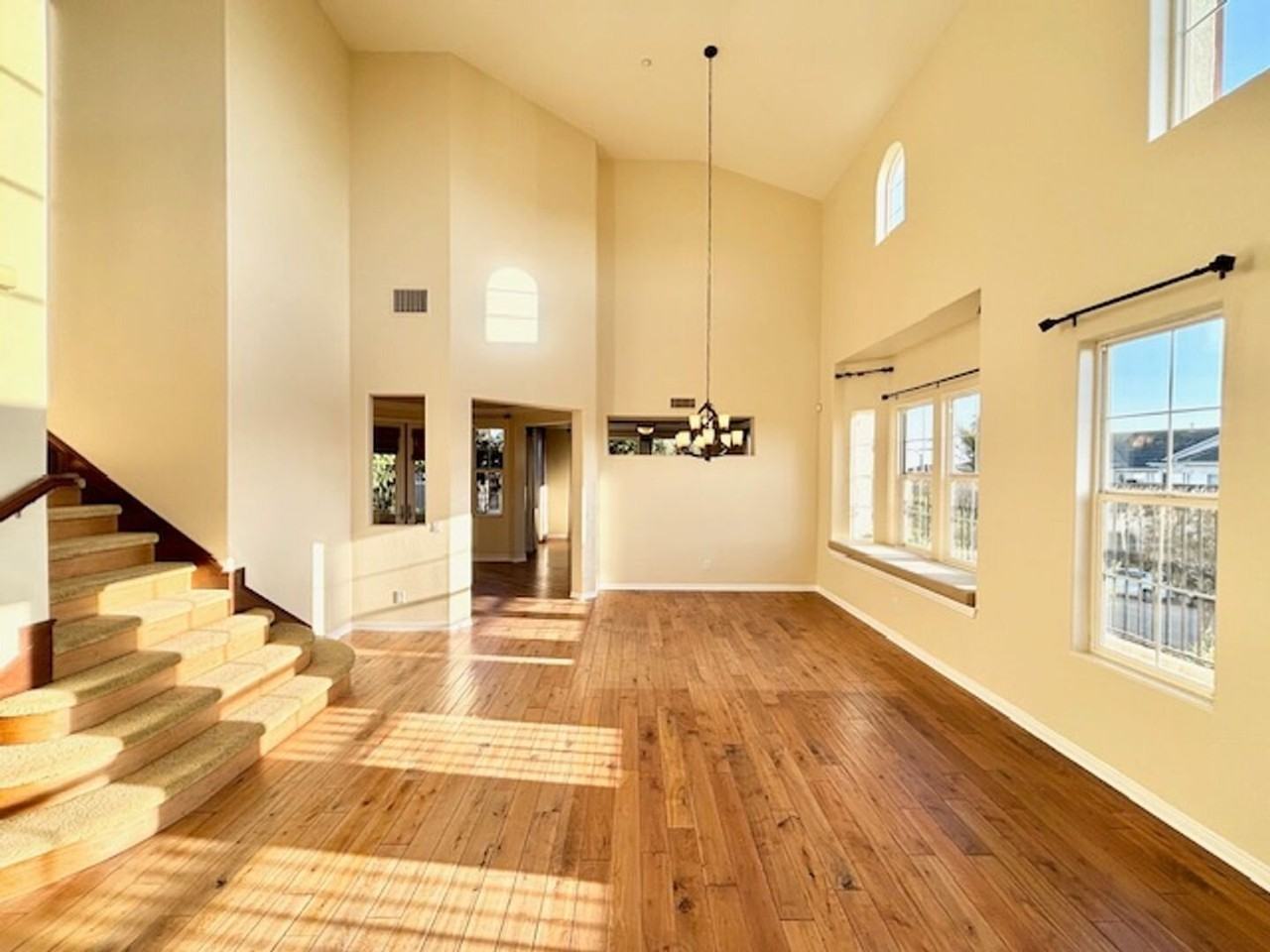 6294 Canary St - Photo 5 of 49