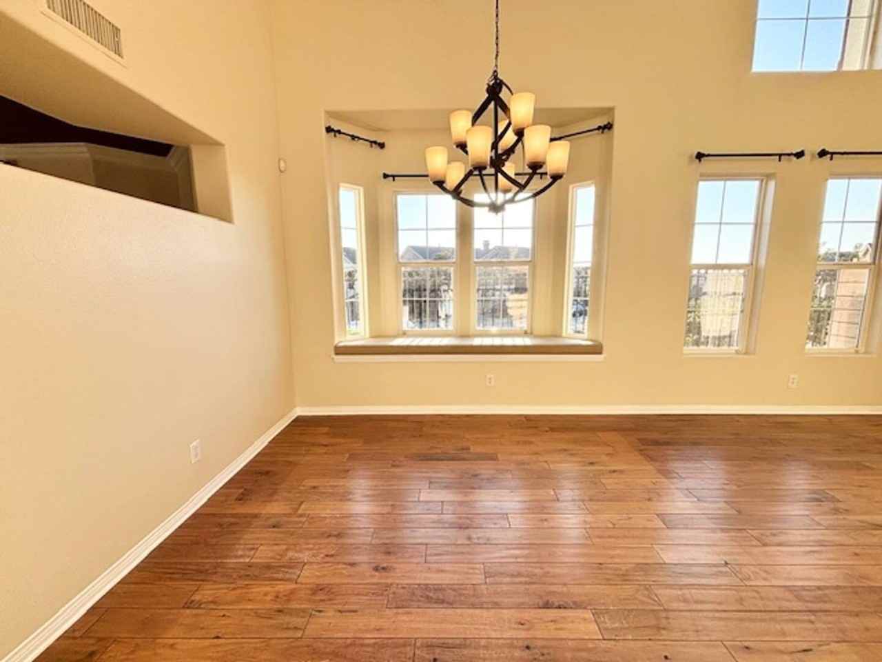 6294 Canary St - Photo 7 of 49