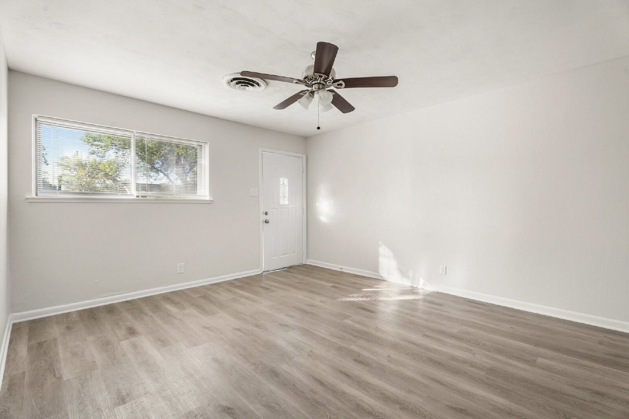 2808 28th Ave N - Photo 2 of 17