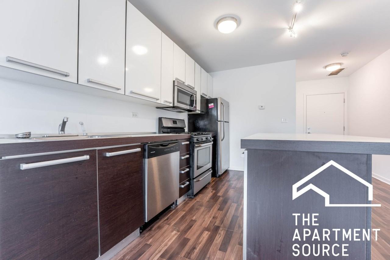 1544 W Glenlake Ave #2H - Photo 3 of 42