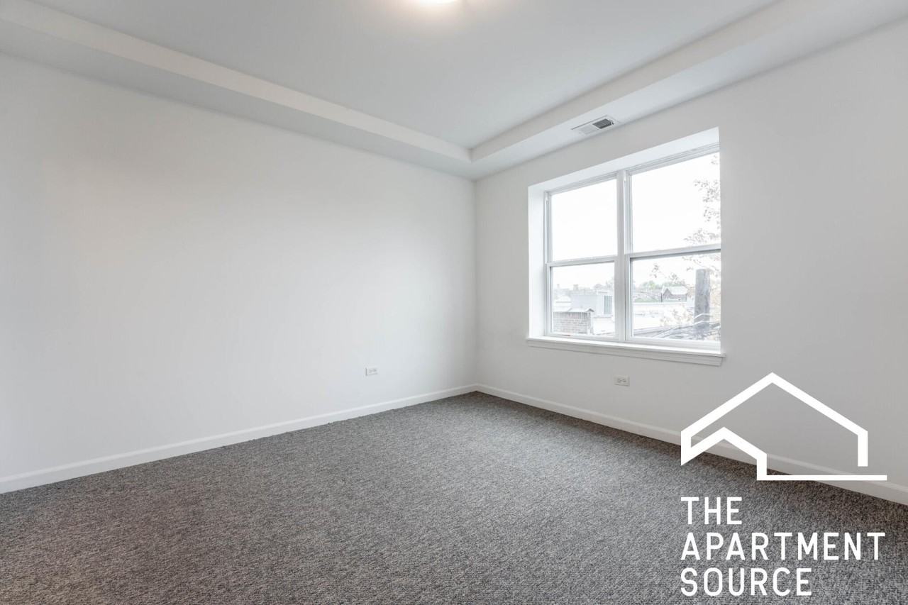 1544 W Glenlake Ave #2H - Photo 6 of 42