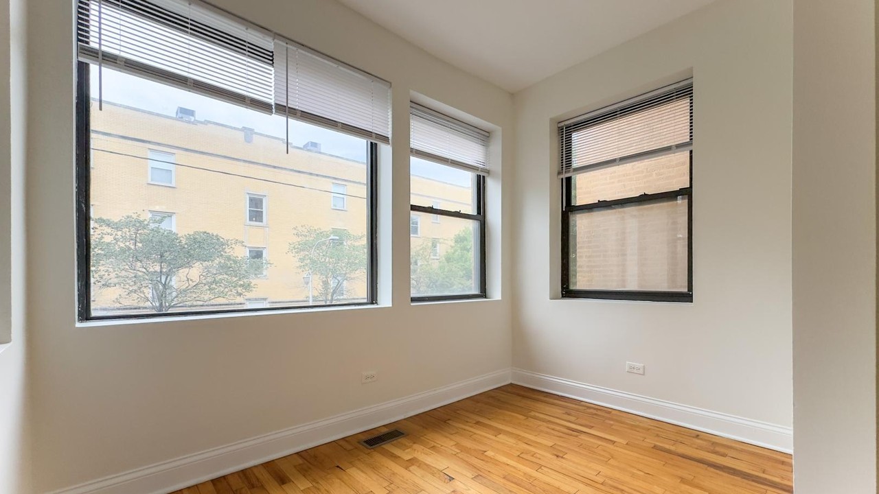 3216 W Argyle St #1 - Photo 2 of 14