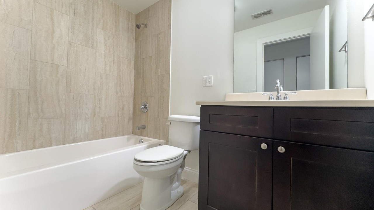 3216 W Argyle St #1 - Photo 5 of 14