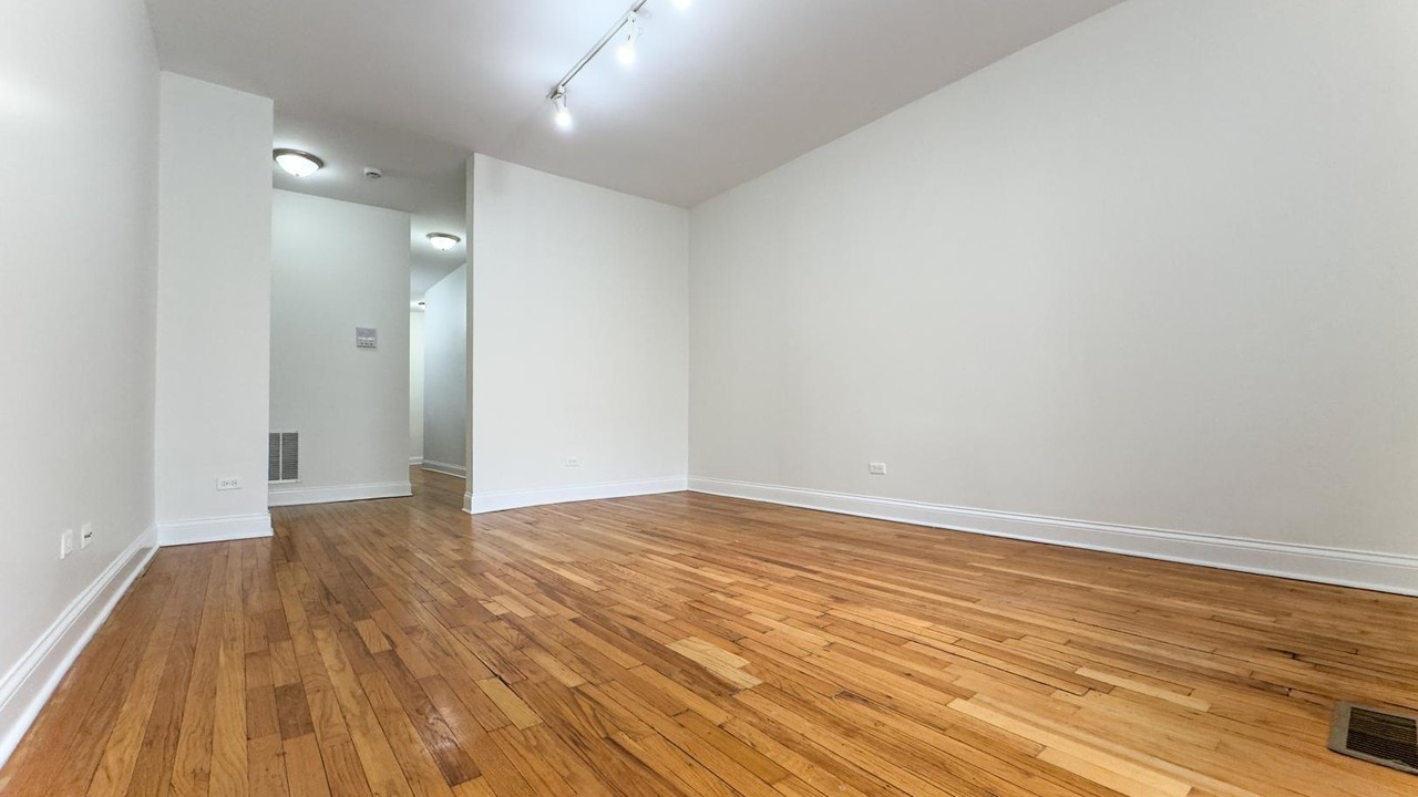 3216 W Argyle St #1 - Photo 6 of 14