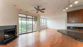 featured image of 6957 N Greenview Ave #6A