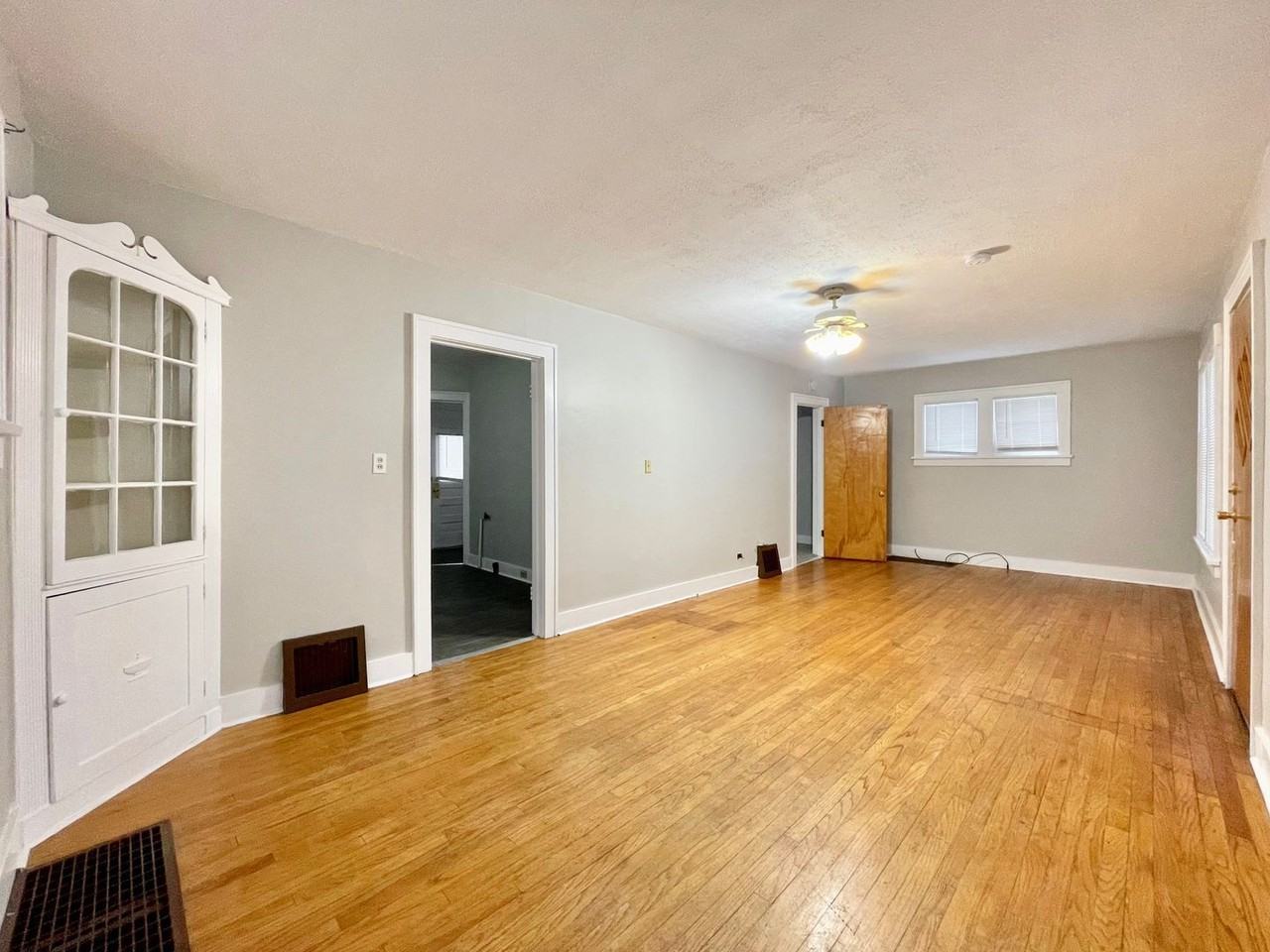 990 E Isabella Ave - Photo 3 of 17