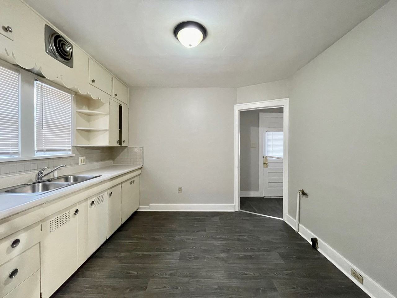 990 E Isabella Ave - Photo 4 of 17