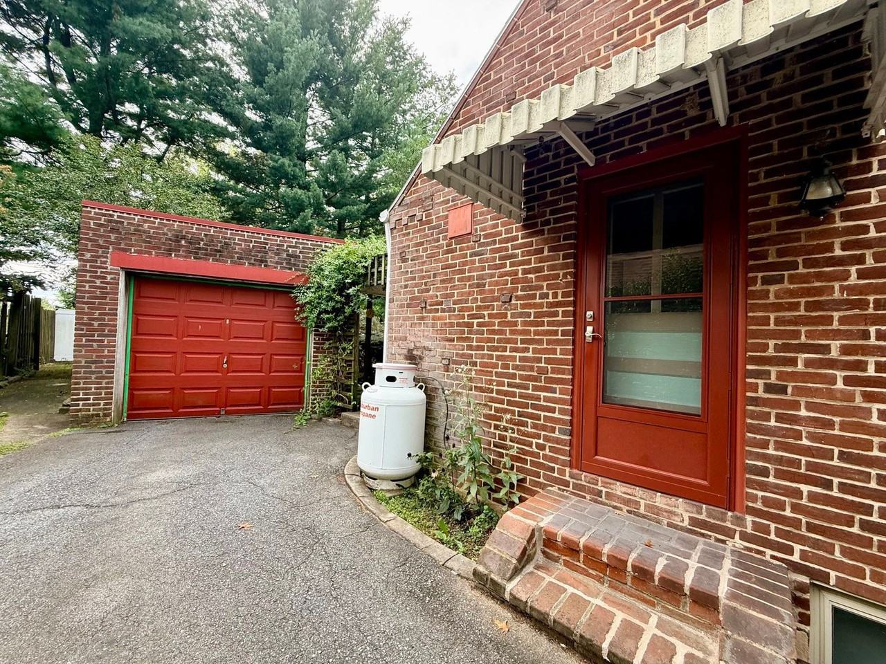1612 Ridgeview Ave - Photo 3 of 31
