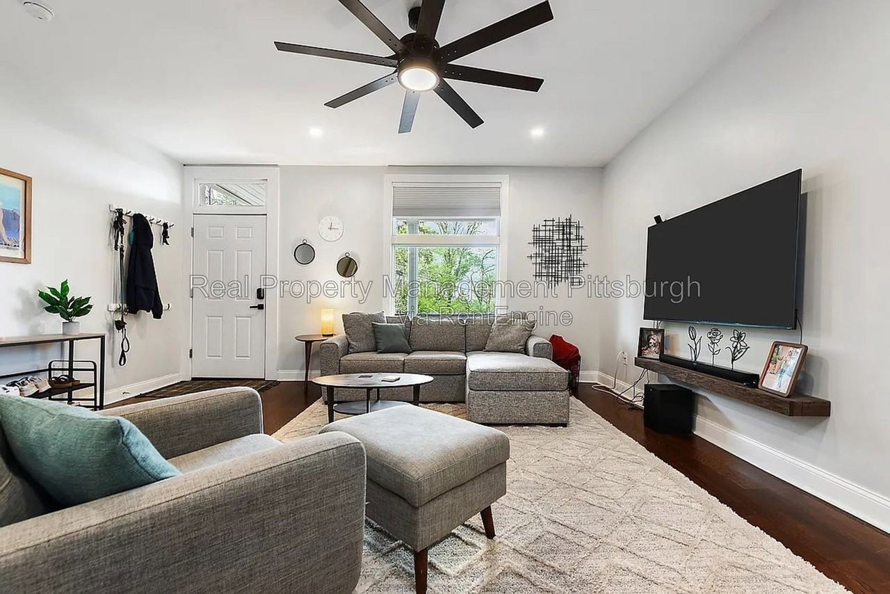 5470 Hillcrest St - Photo 2 of 24