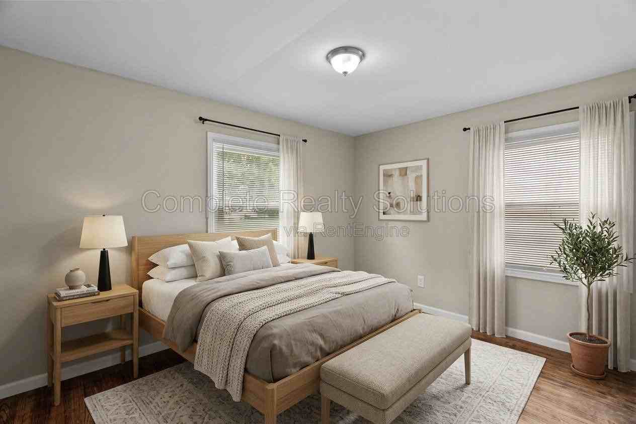 270 Estridge Rd - Photo 3 of 33