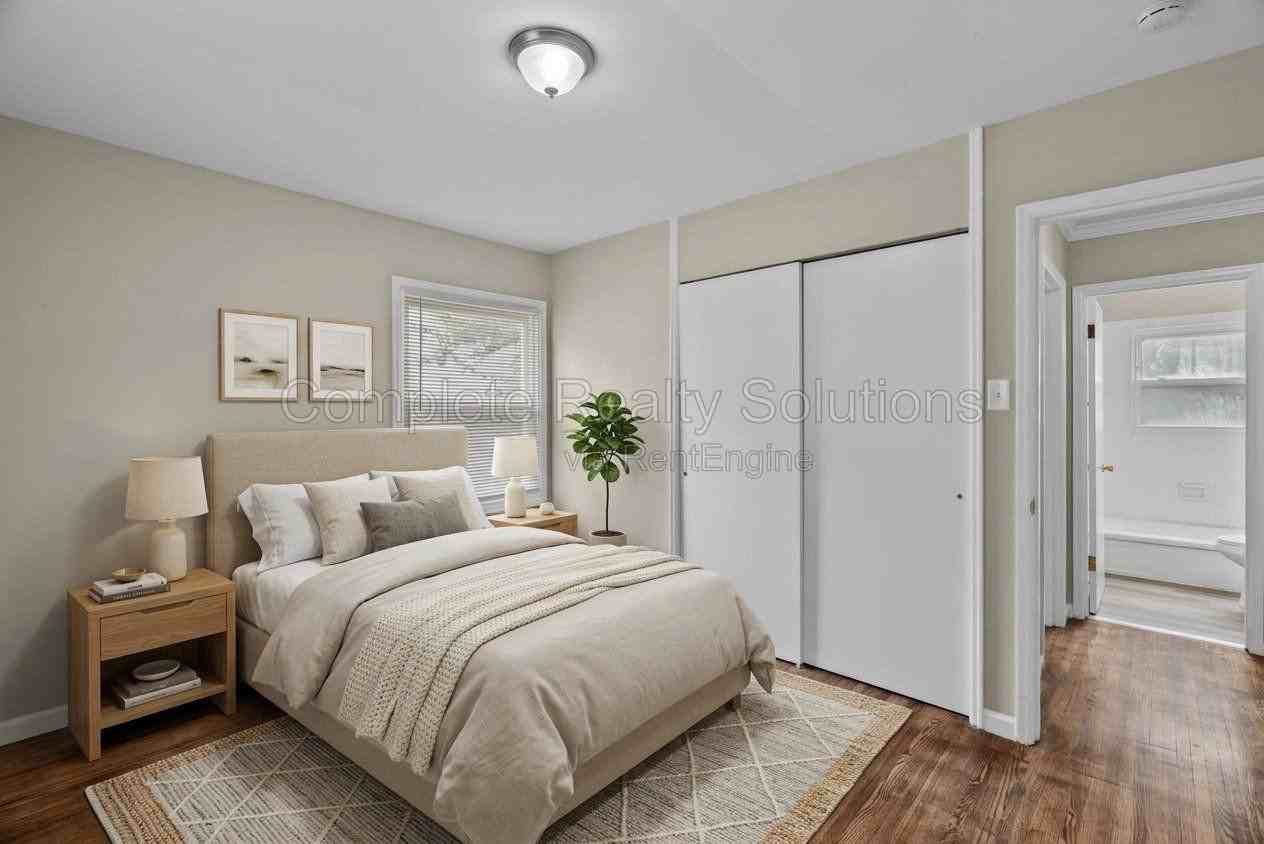 270 Estridge Rd - Photo 4 of 33