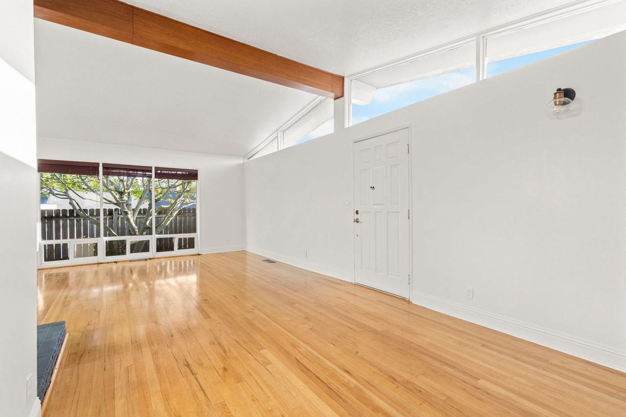 2637 Ne 138th Pl - Photo 2 of 24