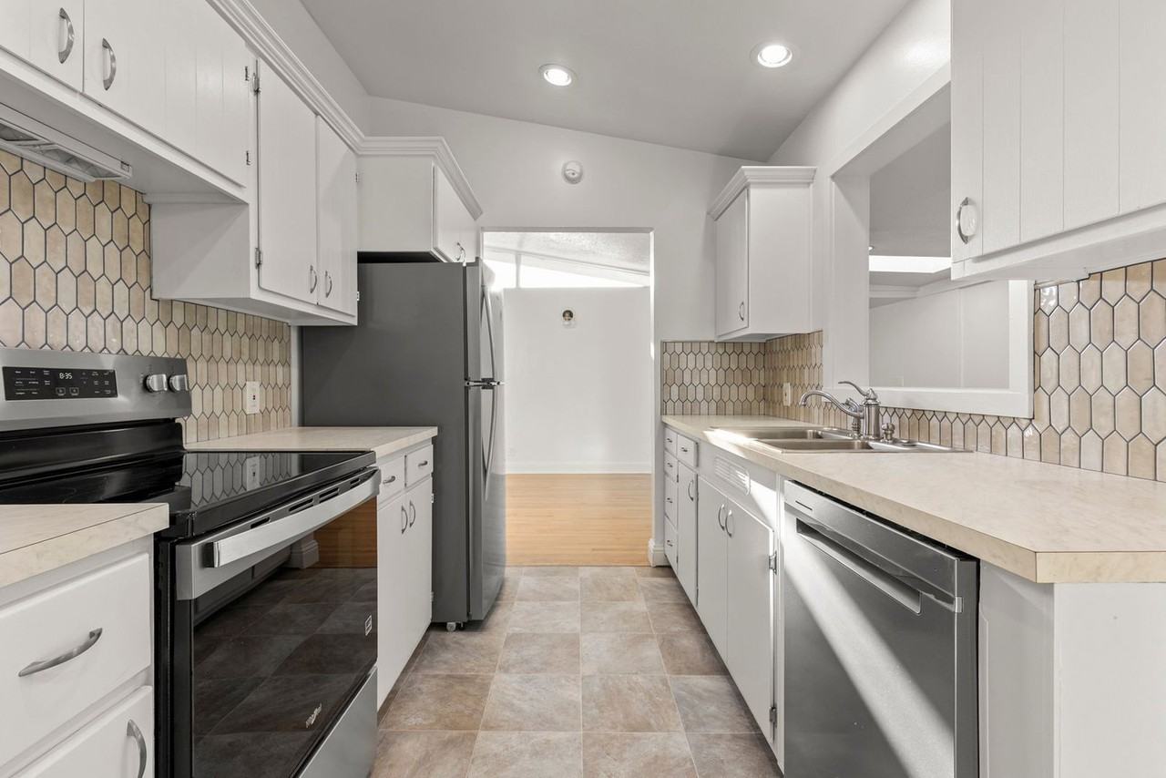 2637 Ne 138th Pl - Photo 4 of 24