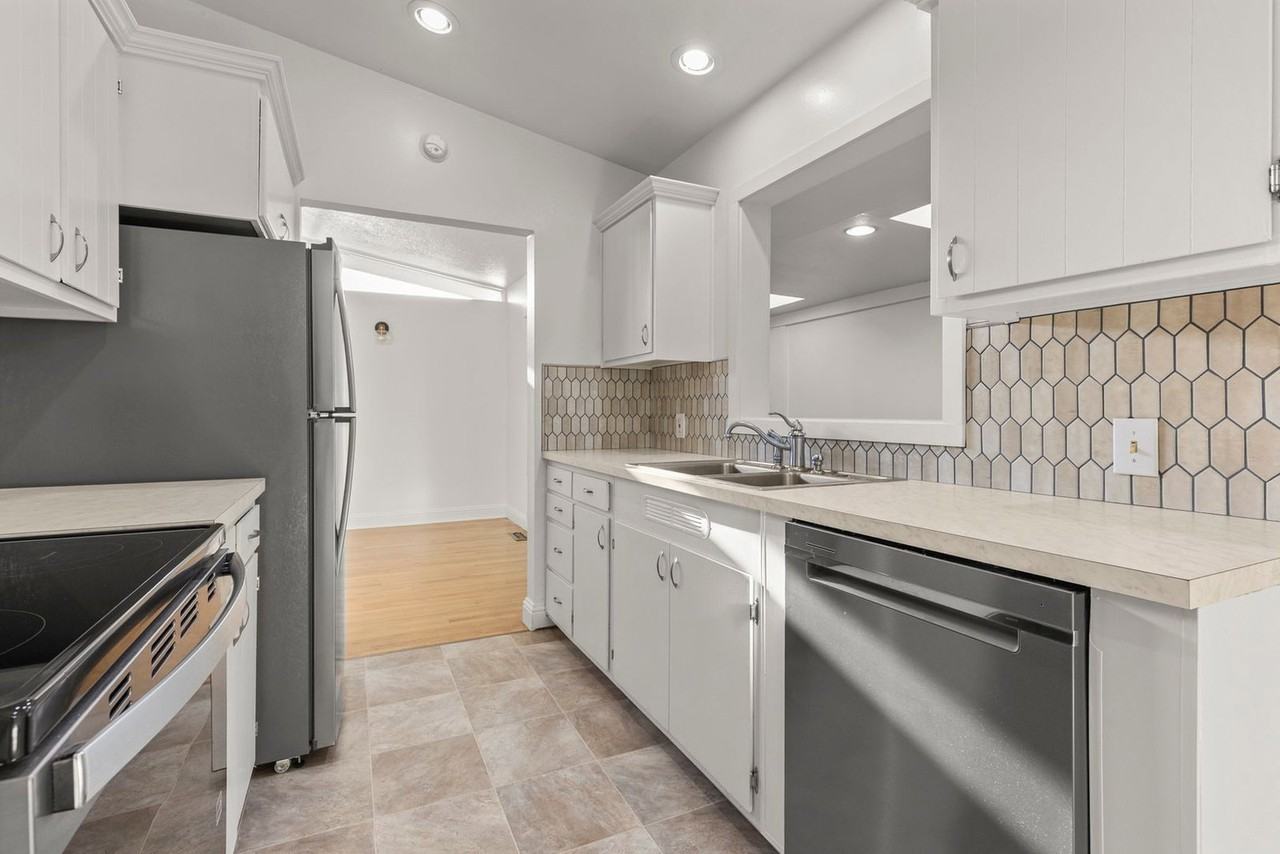2637 Ne 138th Pl - Photo 5 of 24