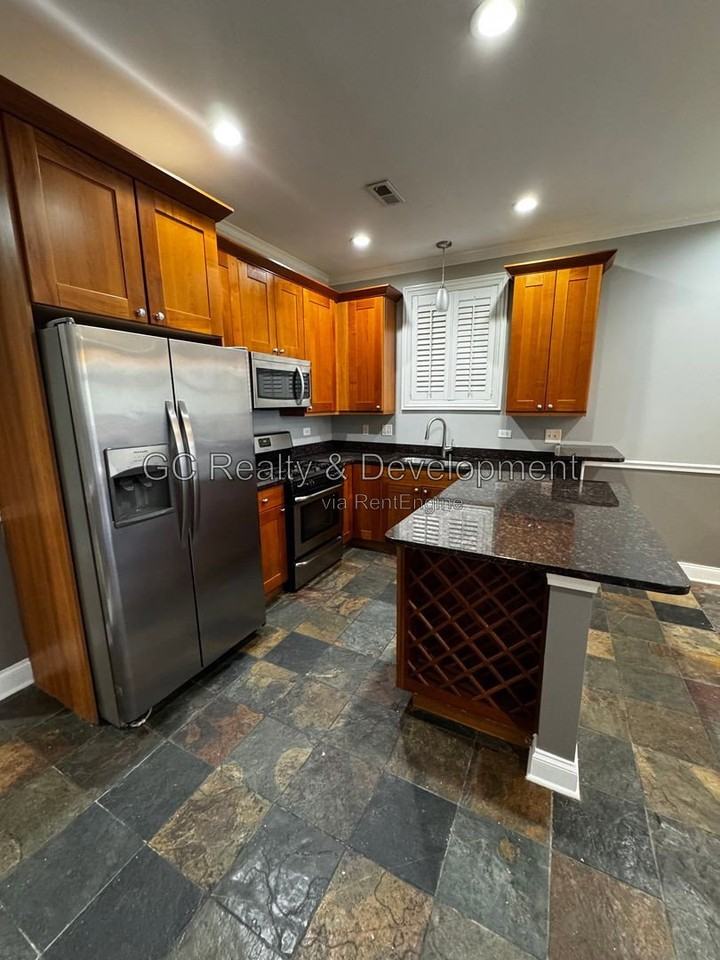 4218 S King Dr #1N - Photo 4 of 17
