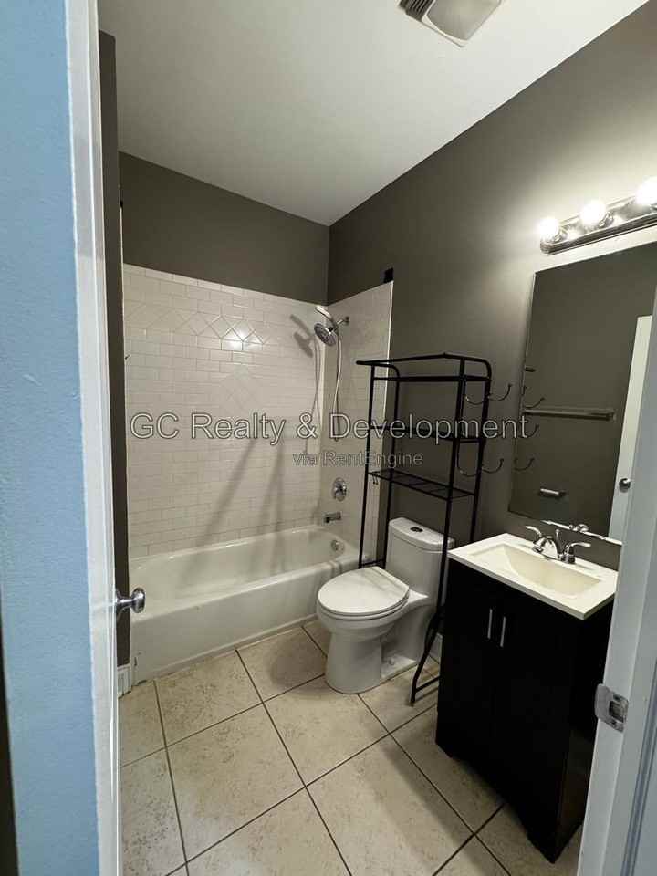 4218 S King Dr #1N - Photo 5 of 17