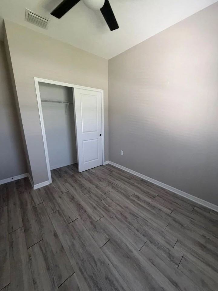 9244 Agate St - Photo 4 of 14