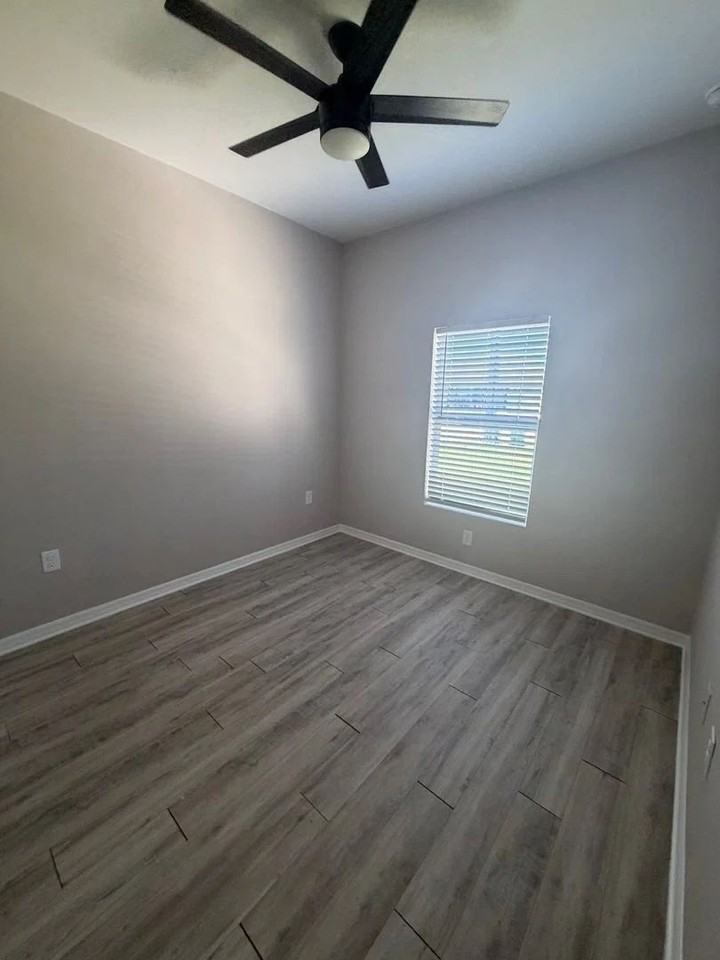 9246 Agate St - Photo 3 of 14