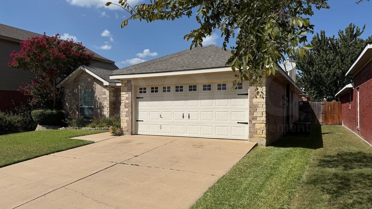 9021 Rushing River Dr - Photo 3 of 18