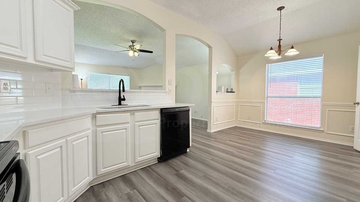 9021 Rushing River Dr - Photo 4 of 18