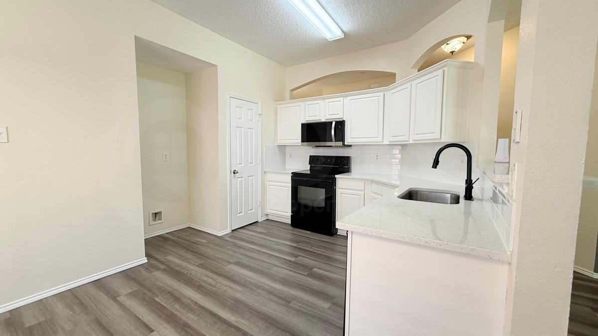 9021 Rushing River Dr - Photo 5 of 18