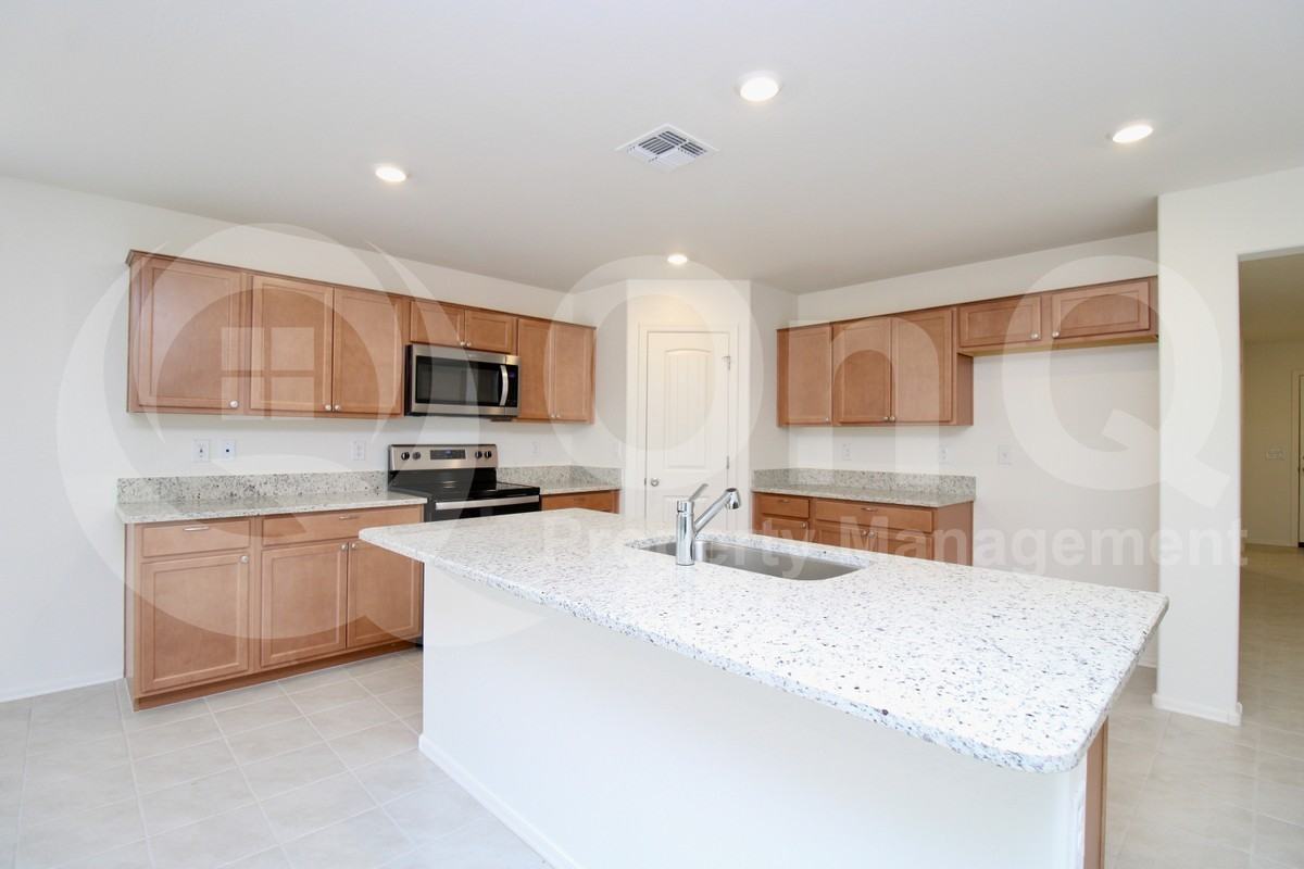 21141 E Raven Dr - Photo 3 of 19