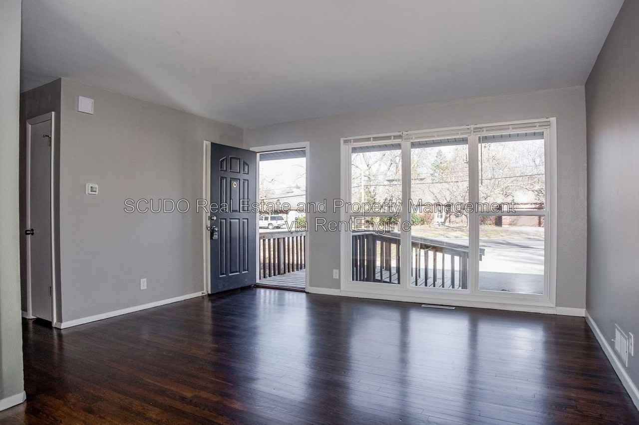 4605 E Red Bridge Rd - Photo 3 of 18