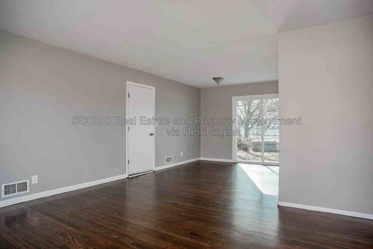 4605 E Red Bridge Rd - Photo 4 of 18
