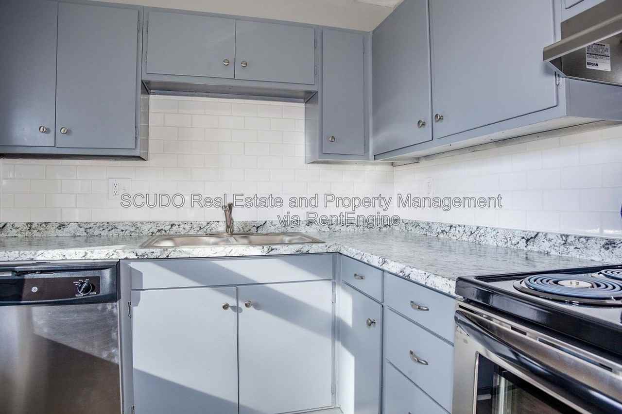 4605 E Red Bridge Rd - Photo 5 of 18