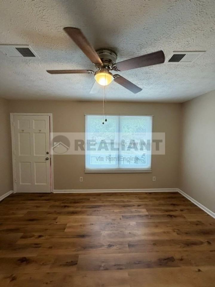 702 S Central Ave - Photo 4 of 13