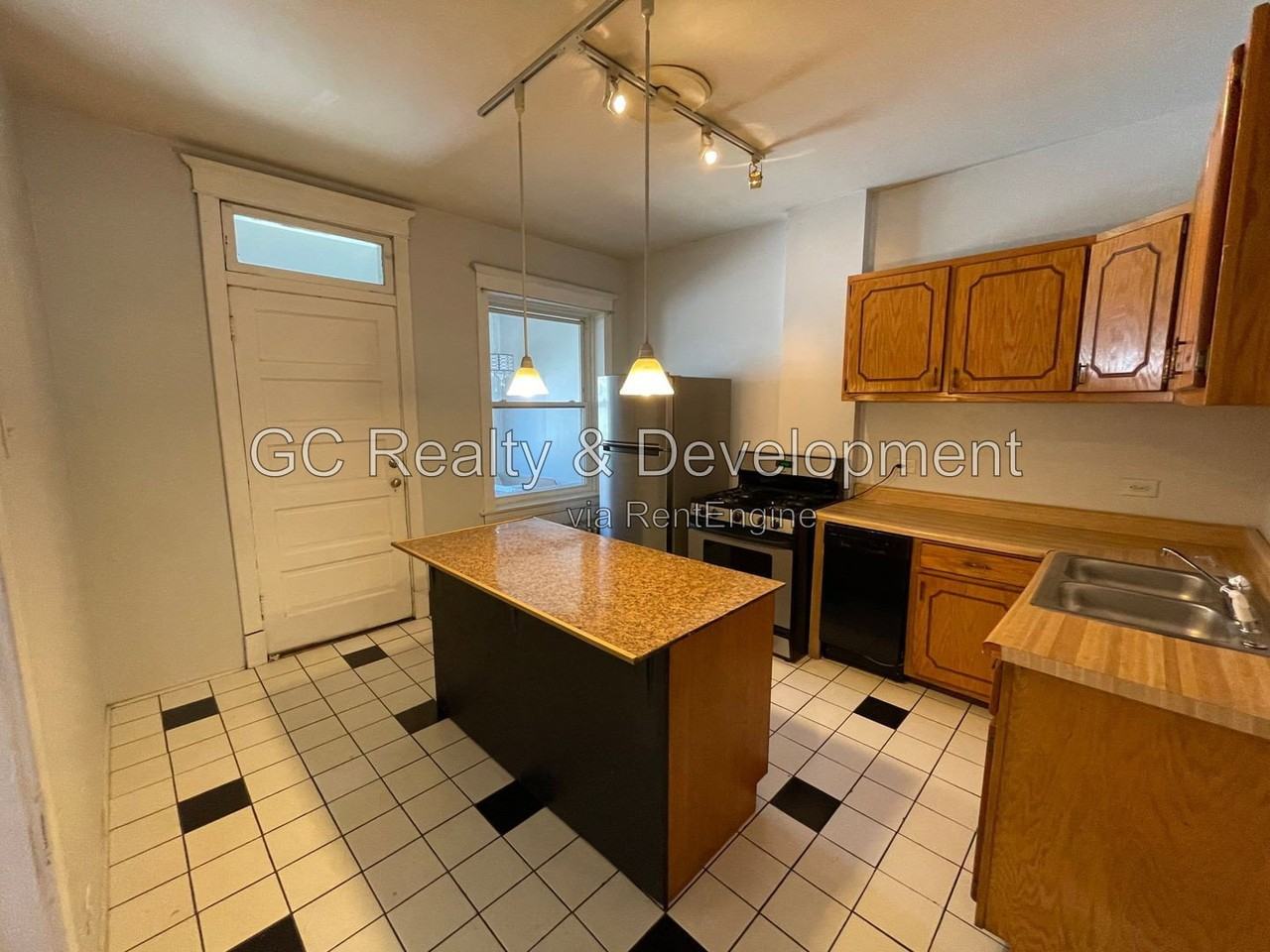 2329 N Sacramento Ave #1 - Photo 3 of 18