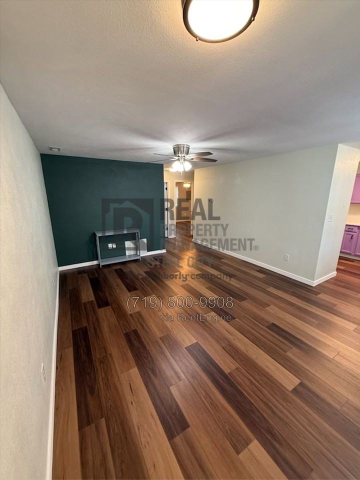 2817 Winnipeg St - Photo 2 of 14