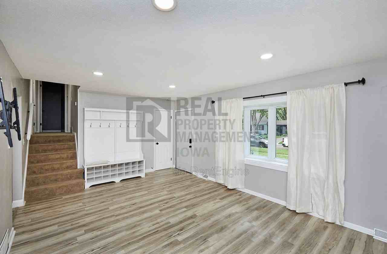 510 Sw Franklin Dr - Photo 3 of 32